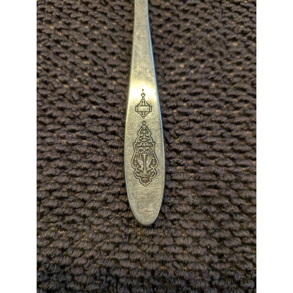 Vintage Butter Spreader Ornate Scroll Crest Silver Plate Flatware Cottagecore - Picture 5 of 5